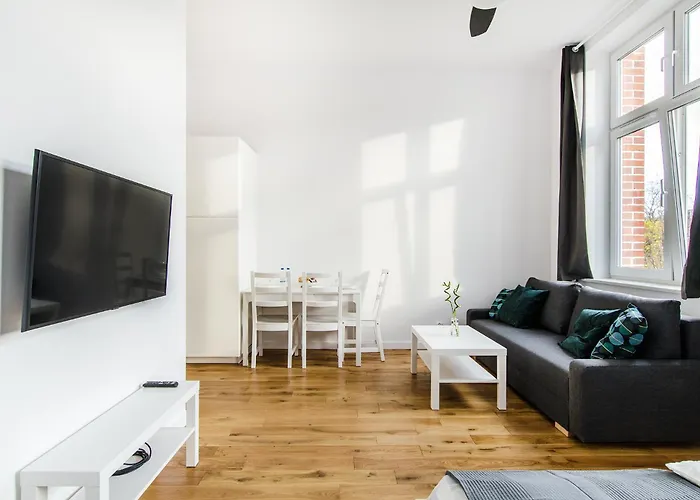 Beautiful Diamond Apartment - 10 Min Walk To Market Square!